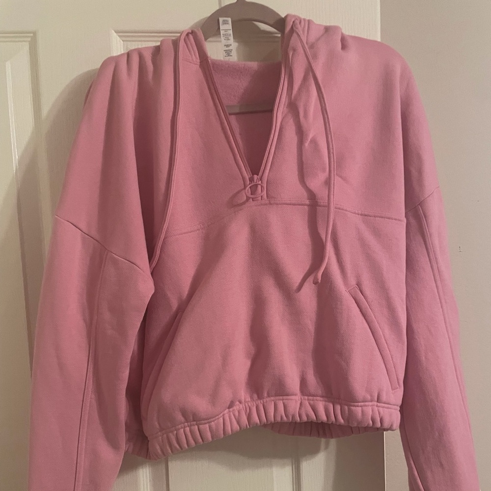ALO pink hooded crop sweatshirt